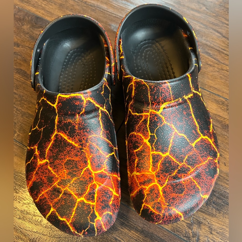 Women’s/Men’s lightning CROCS; Bistro Work Clog